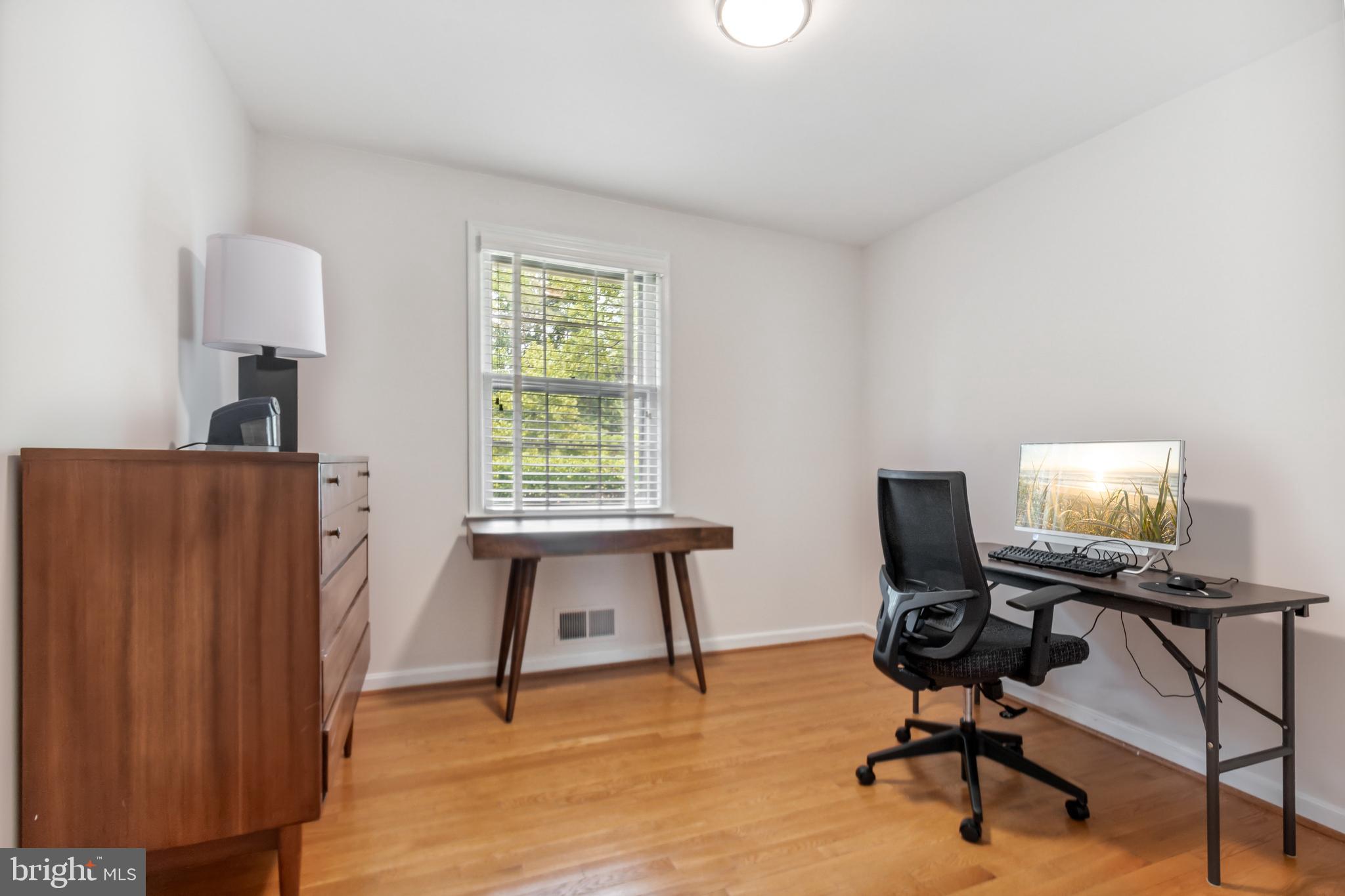 WOODACRES - Residential Lease