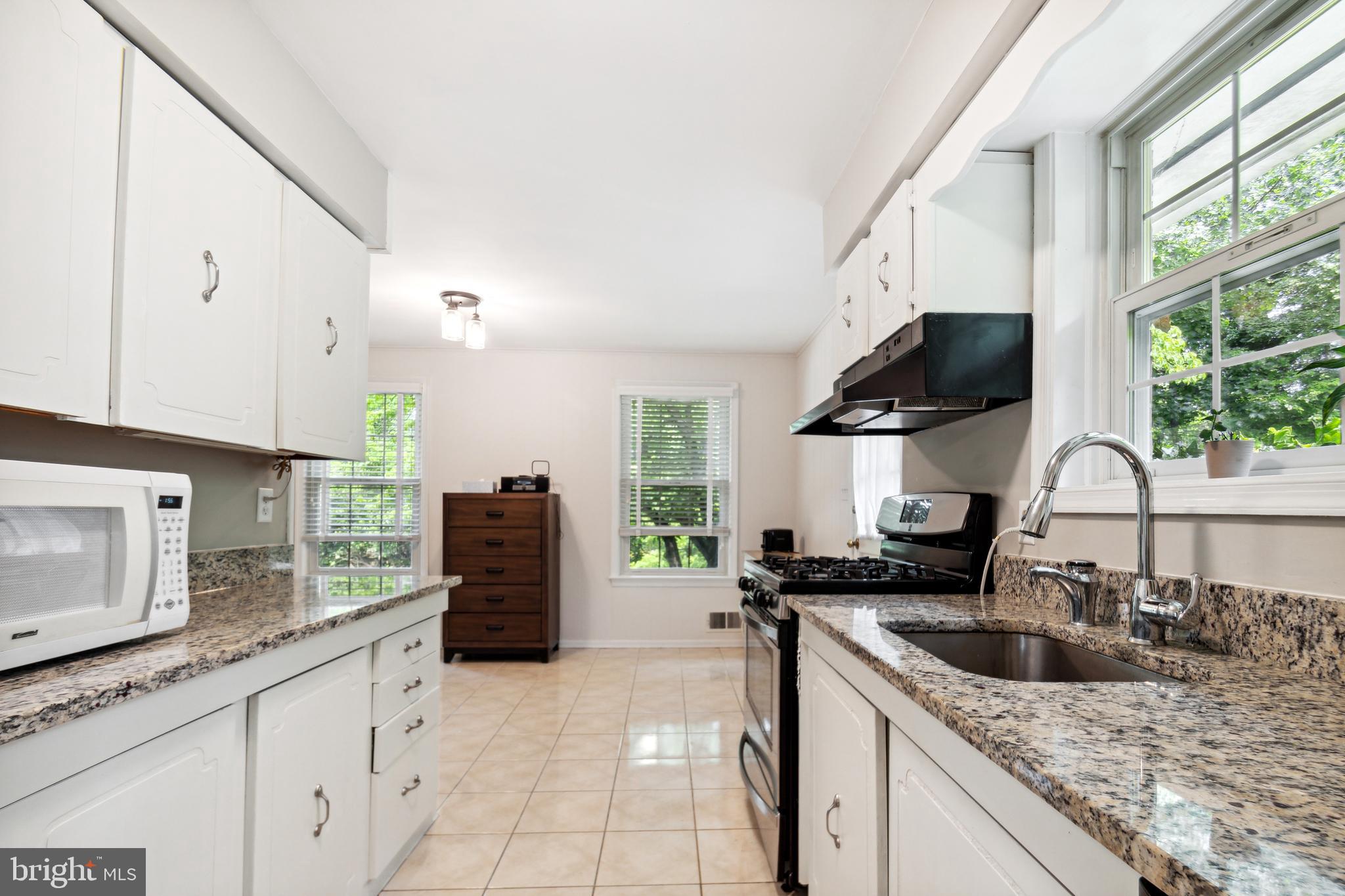 WOODACRES - Residential Lease