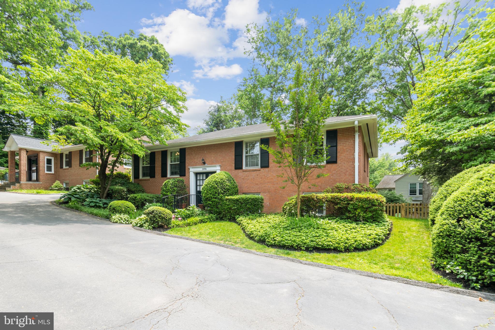 WOODACRES - Residential Lease