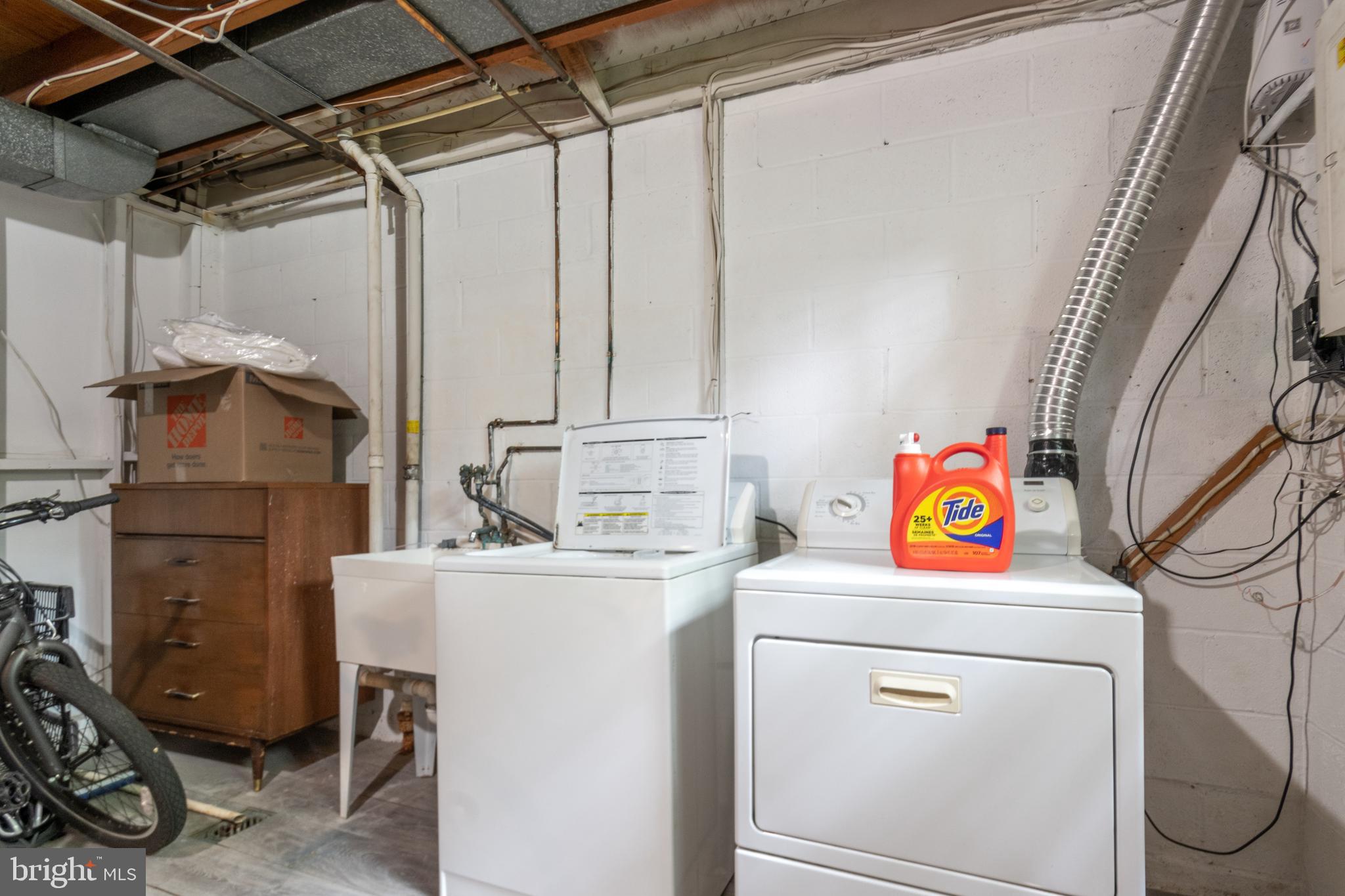 WOODACRES - Residential Lease