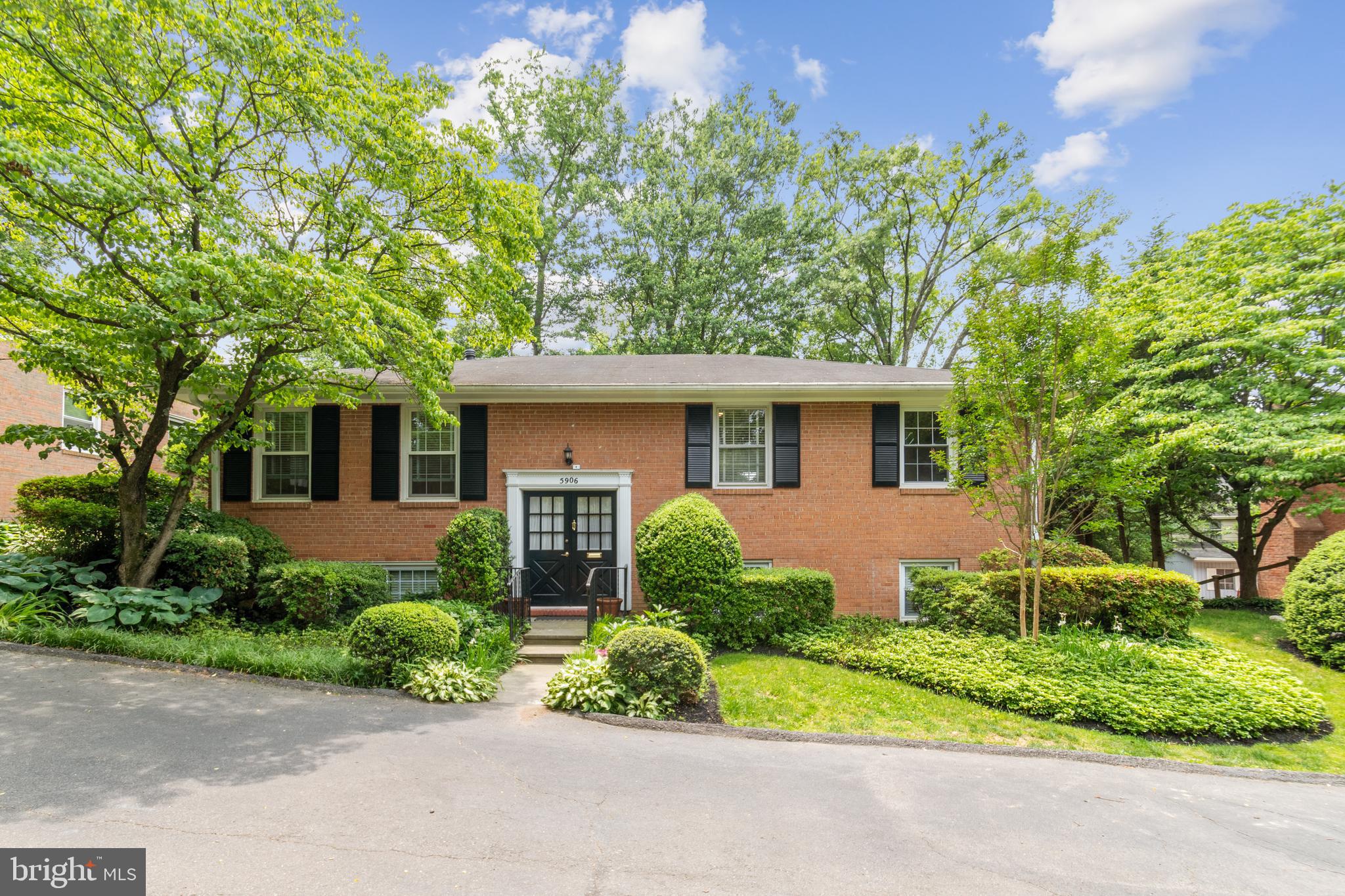 WOODACRES - Residential Lease