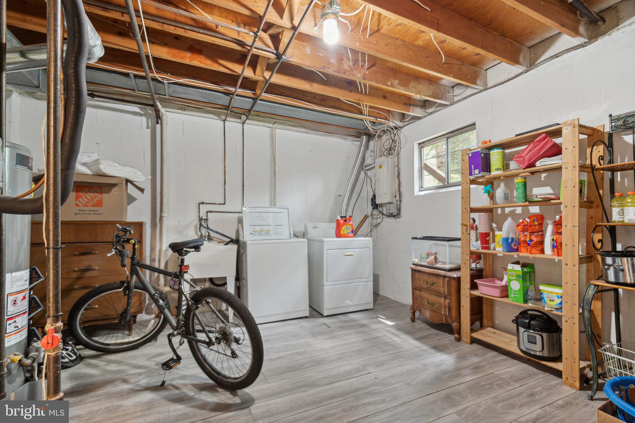 WOODACRES - Residential Lease