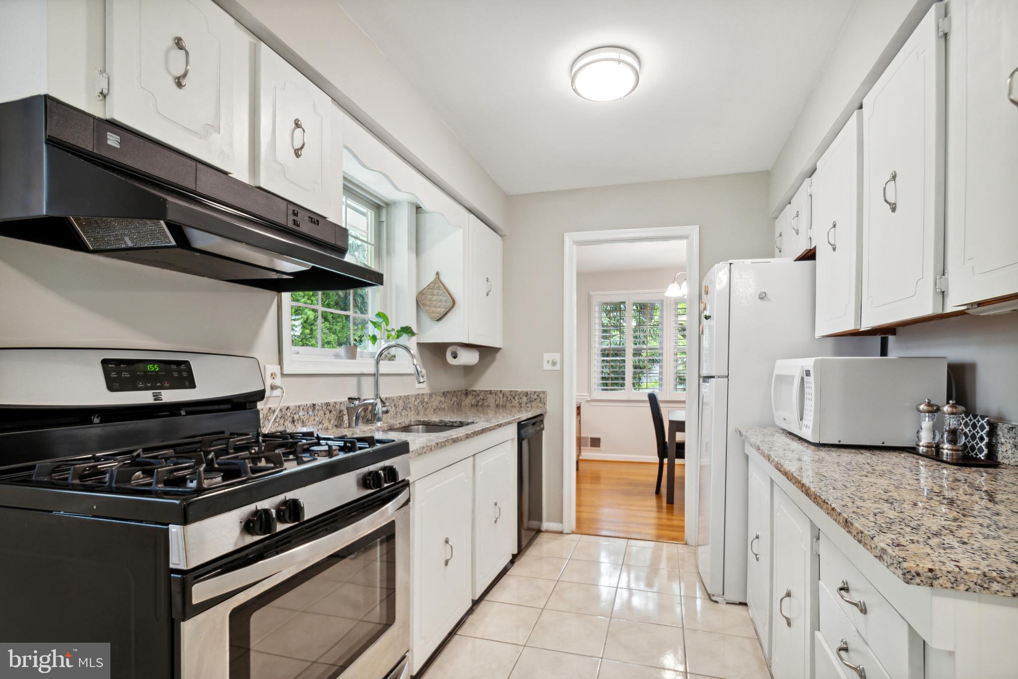 WOODACRES - Residential Lease