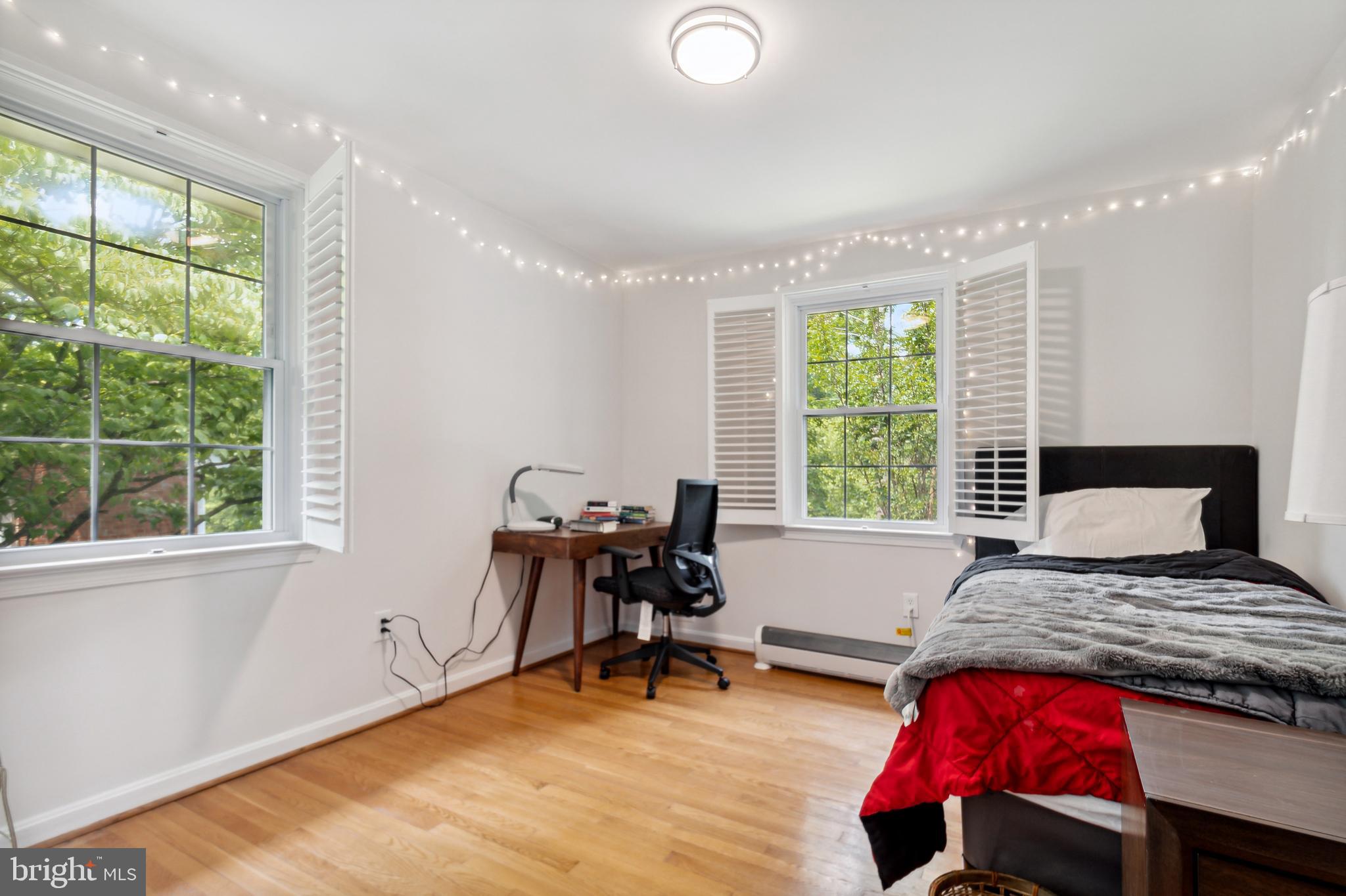 WOODACRES - Residential Lease