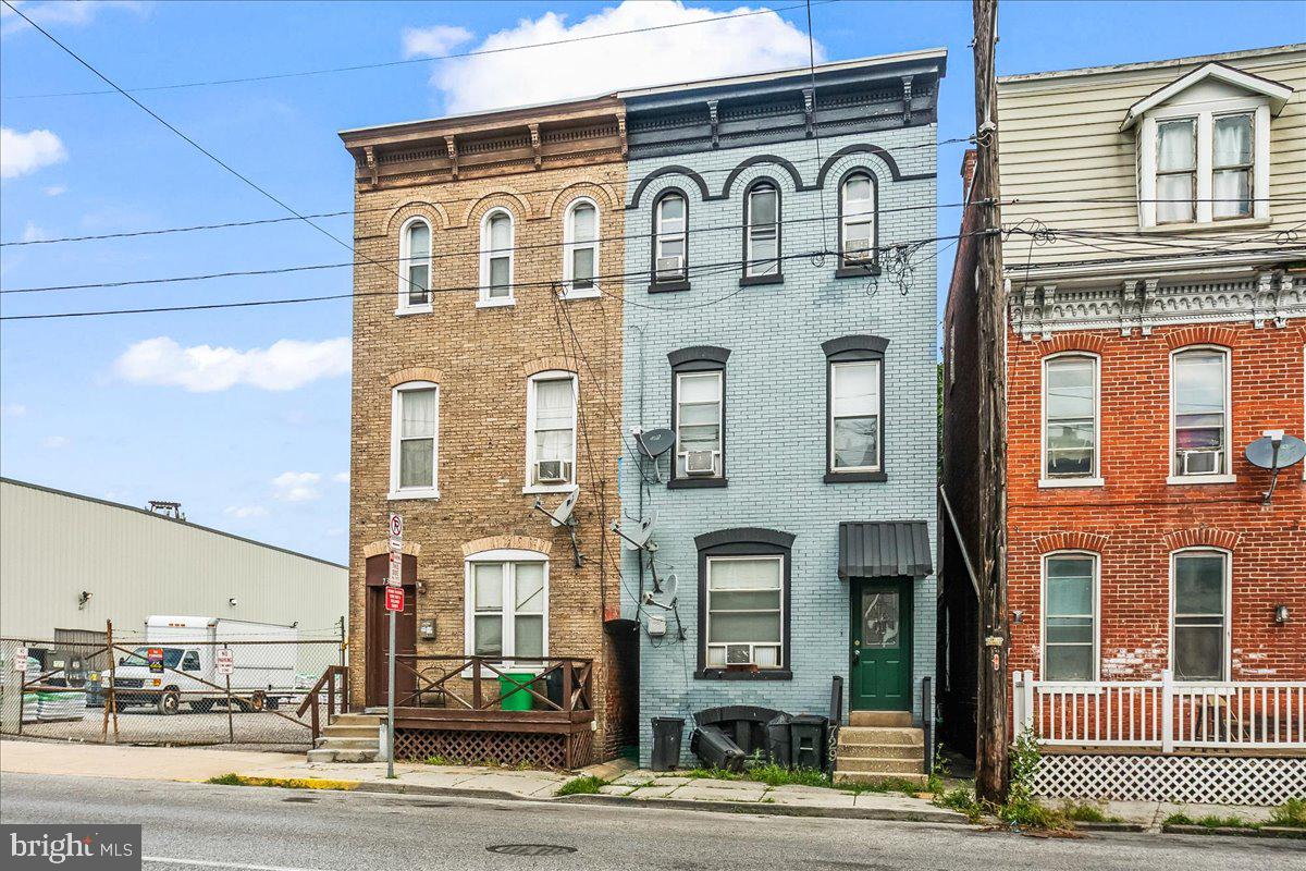 Welcome to a golden opportunity in the heart of York, PA! This charming three-unit building, conveniently located near the bustling York Fairgrounds, is a turnkey investment that's just hit the market.
Each unit within this property is currently rented out, providing a steady and reliable income stream of $2,600 per month. That's right, from day one, you'll be reaping the benefits of this fully occupied property.
But it's not just about the numbers. This building exudes character and charm, offering a comfortable and inviting home for its tenants. Its proximity to the York Fairgrounds means residents are just a stone's throw away from the excitement and entertainment that this vibrant area has to offer.
Don't miss out on this rare opportunity to own a piece of York's real estate market. This is more than just a property; it's a ticket to a steady income and a bright investment future.