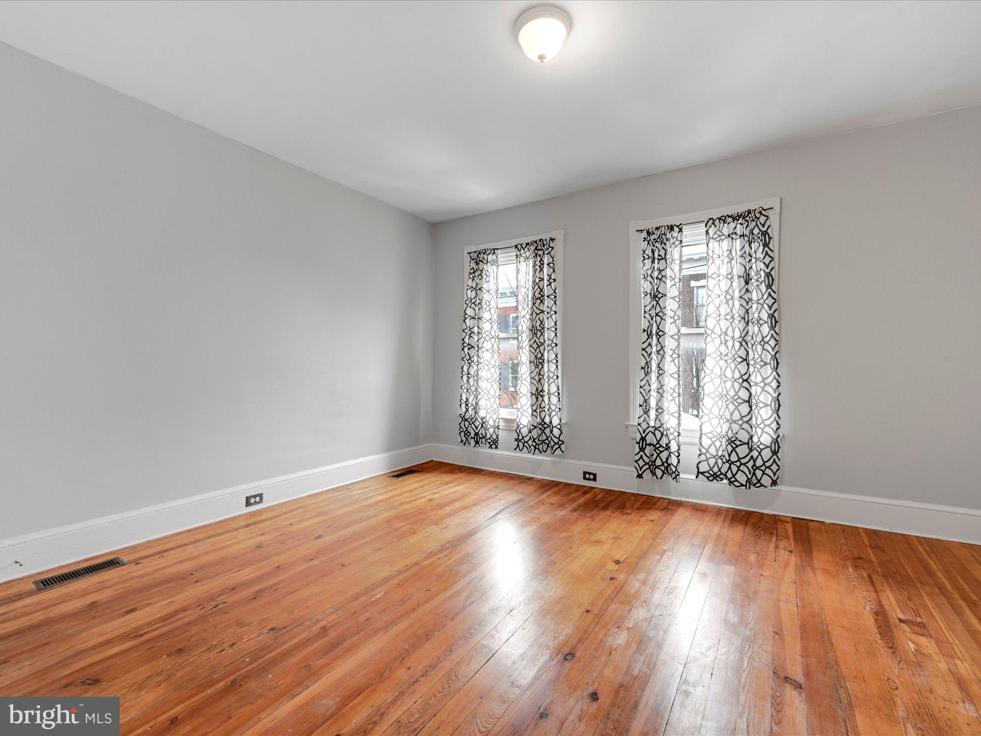 DOWNTOWN INVESTMENT DISTR - Commercial Sale