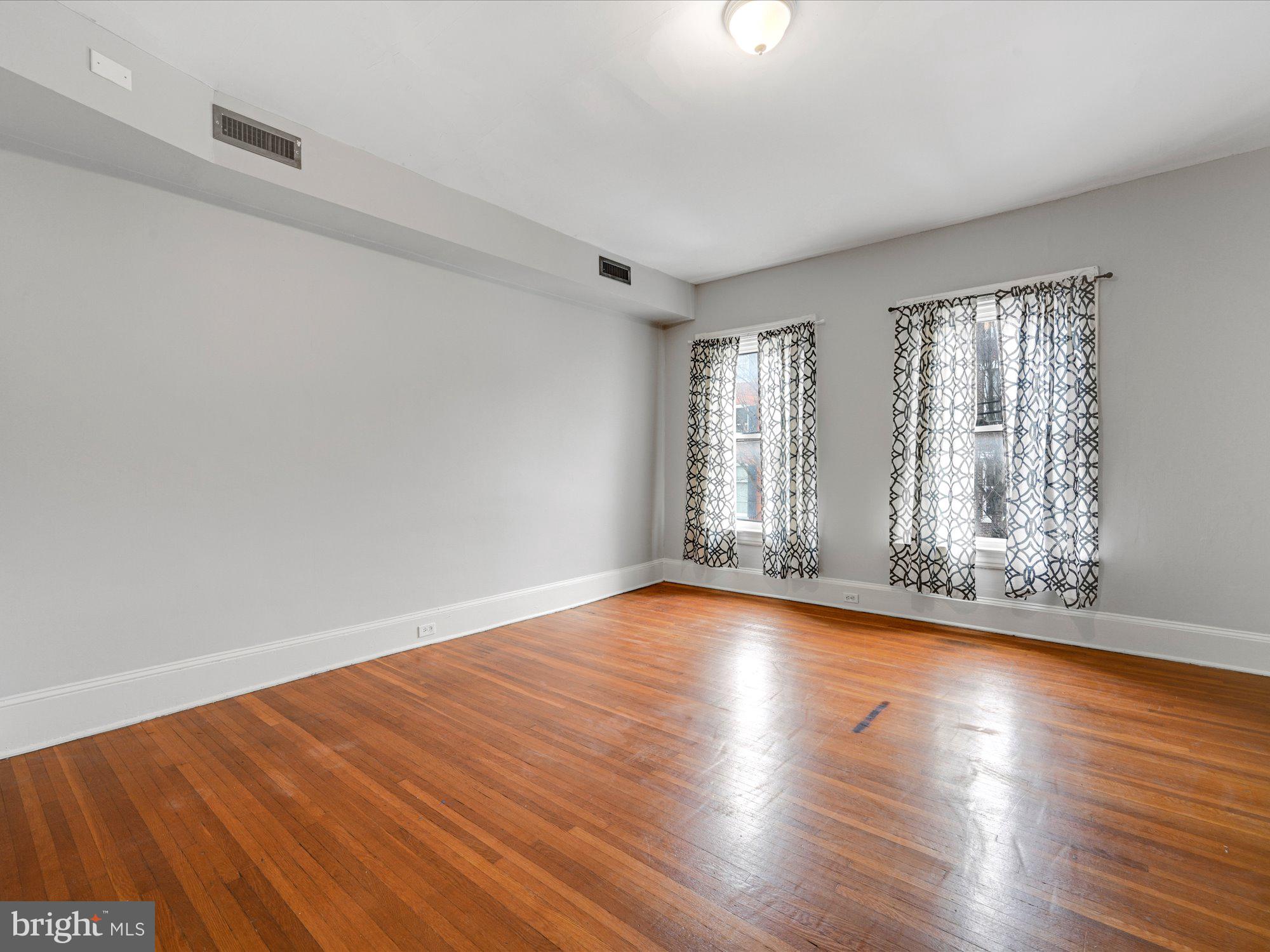 DOWNTOWN INVESTMENT DISTR - Commercial Sale