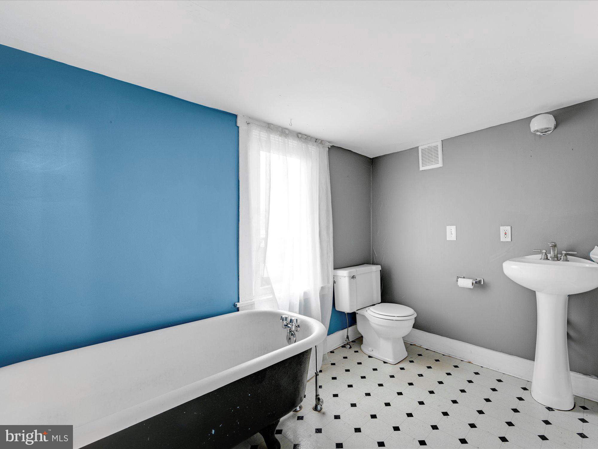 DOWNTOWN INVESTMENT DISTR - Commercial Sale