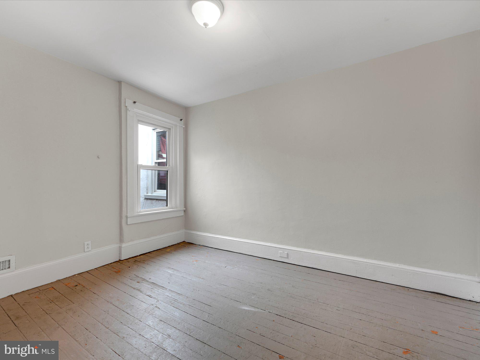 DOWNTOWN INVESTMENT DISTR - Commercial Sale