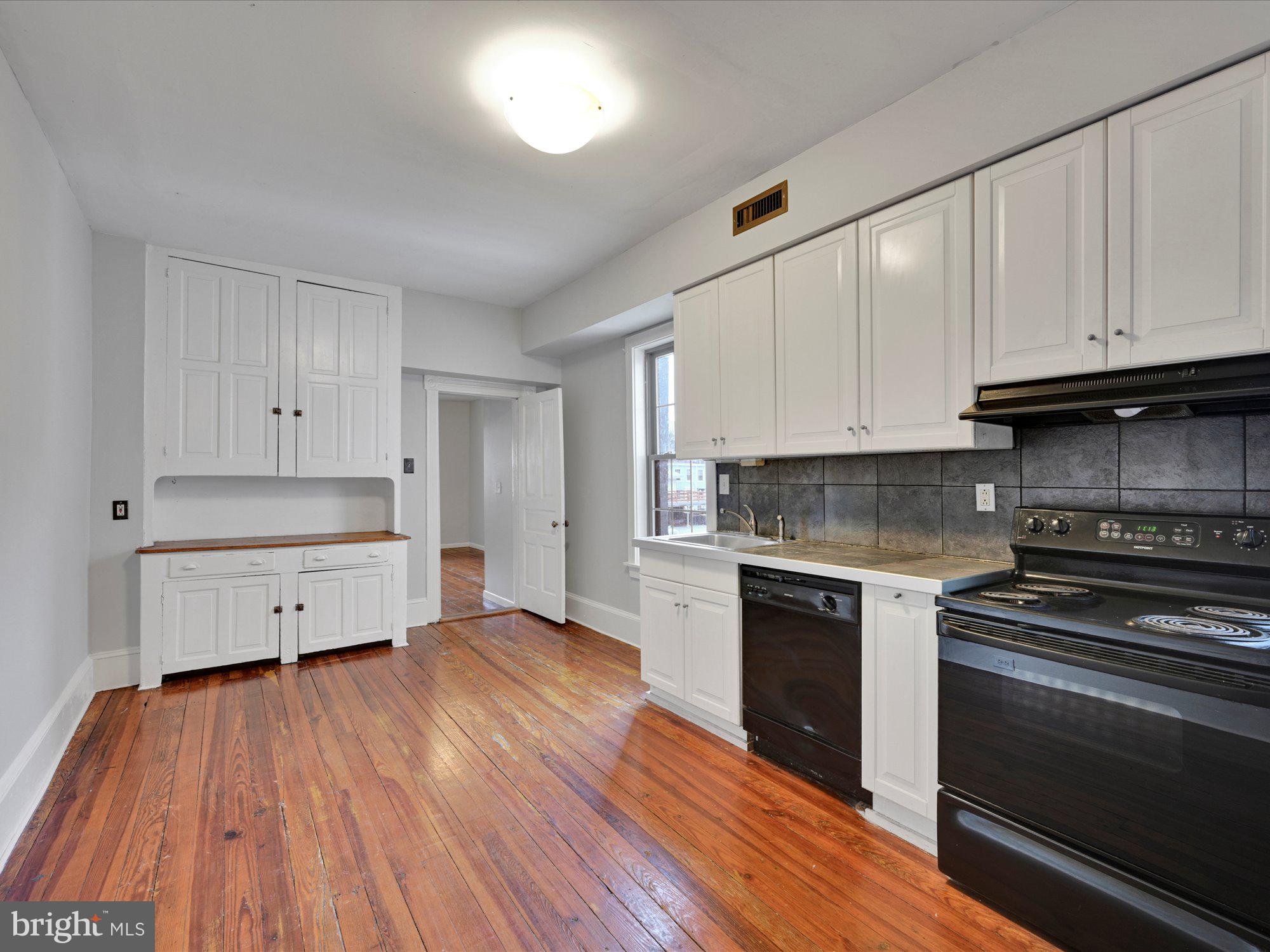 DOWNTOWN INVESTMENT DISTR - Commercial Sale