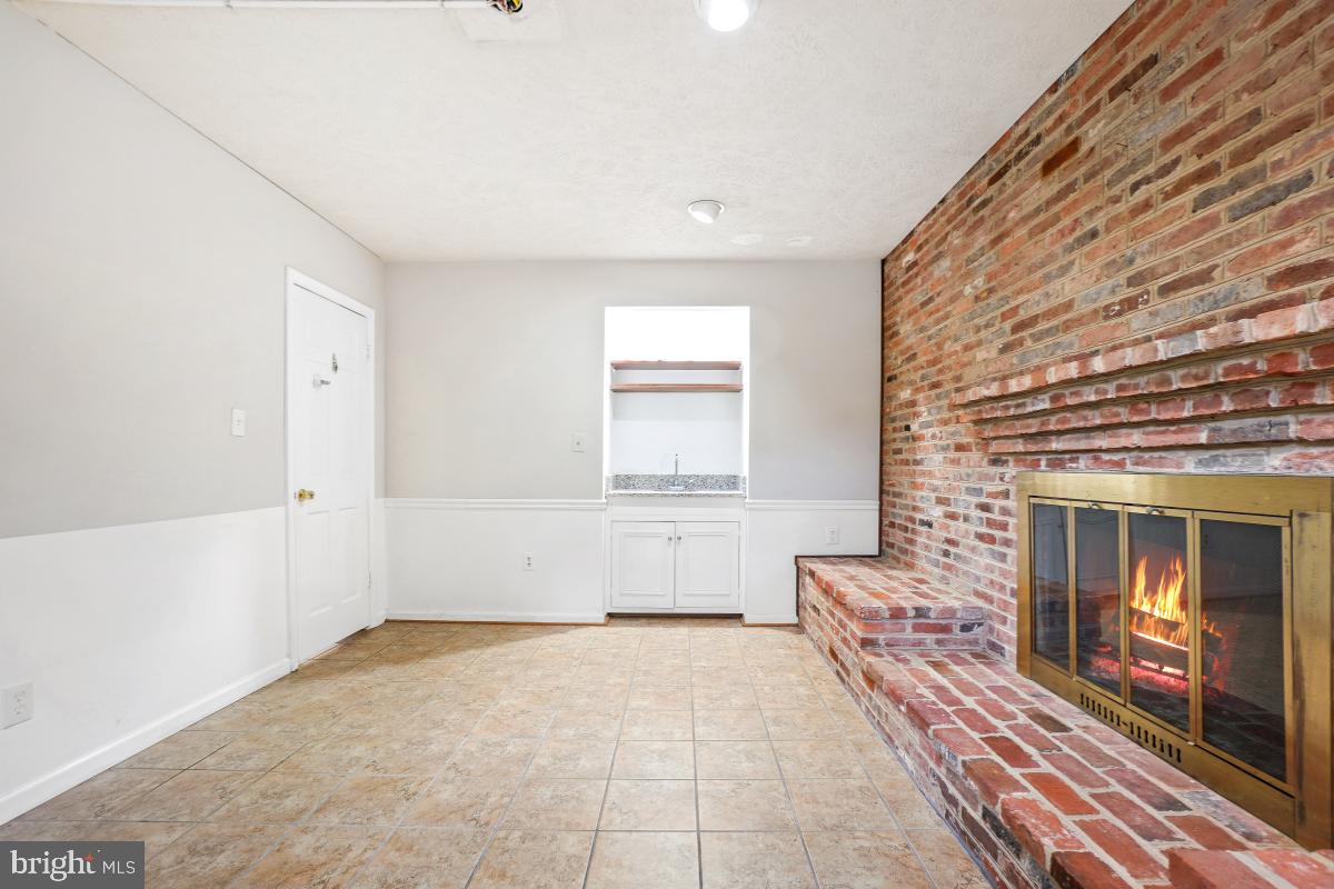 BEVERLY MANOR - Residential