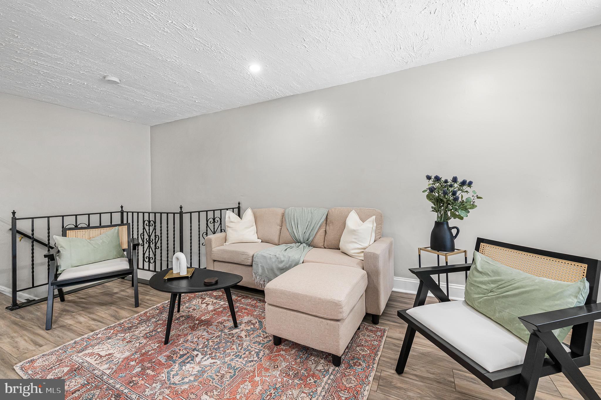 COUNTRY LANE - Residential