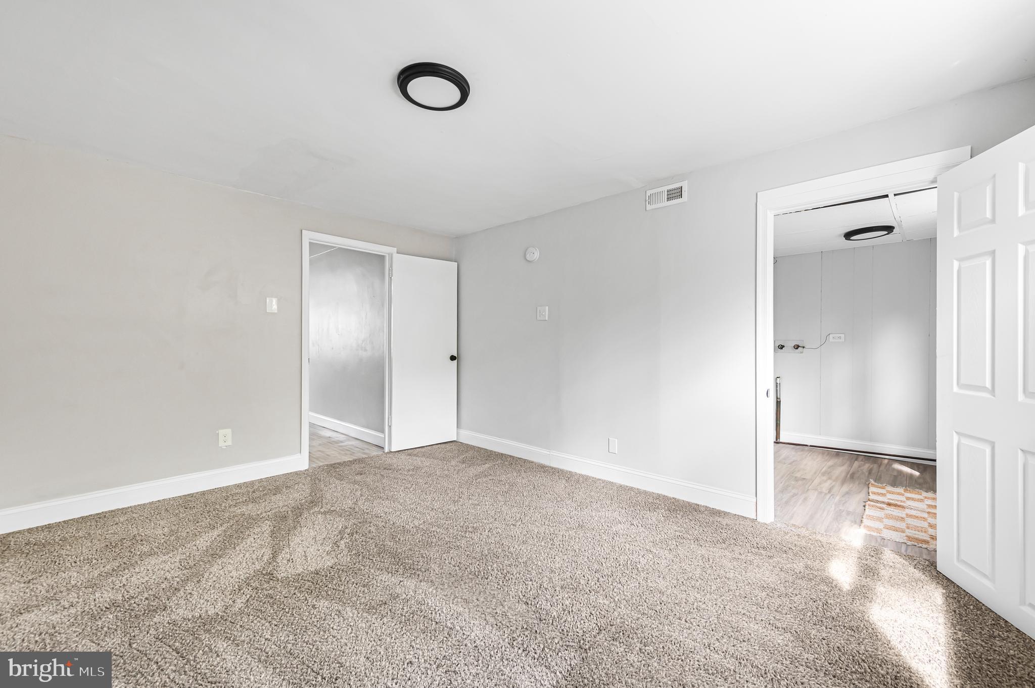 COUNTRY LANE - Residential