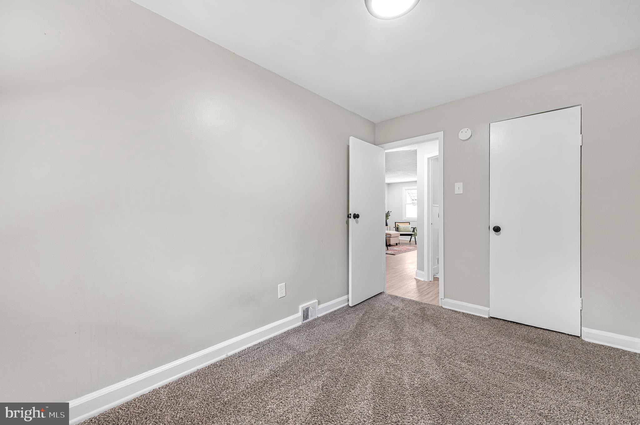 COUNTRY LANE - Residential