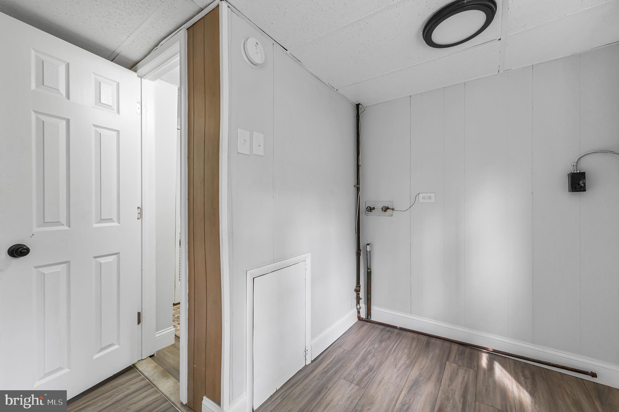 COUNTRY LANE - Residential