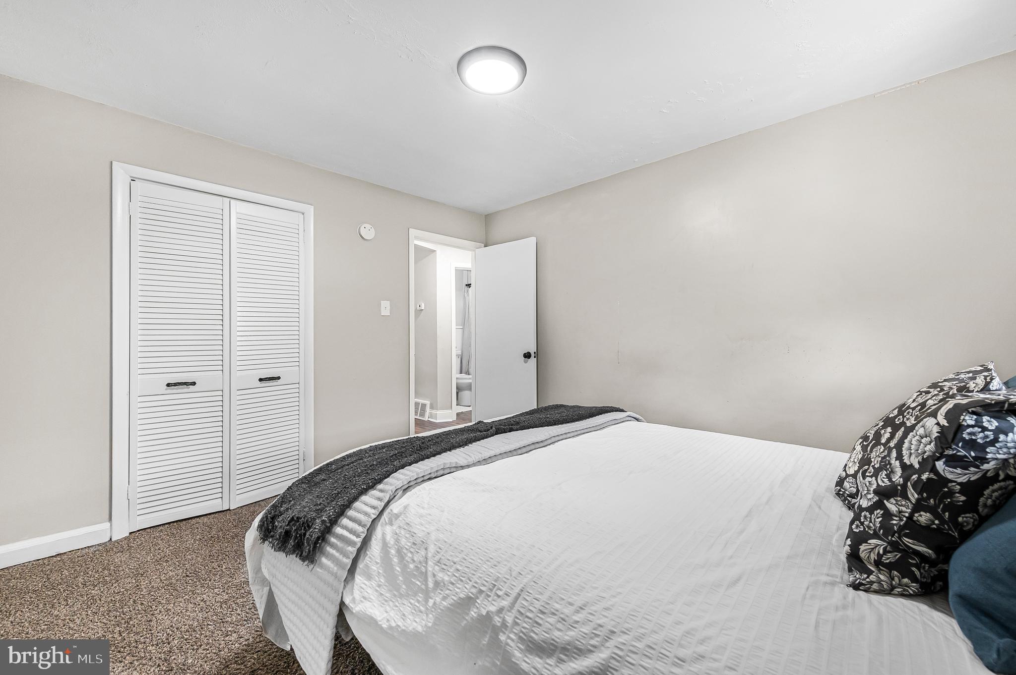 COUNTRY LANE - Residential