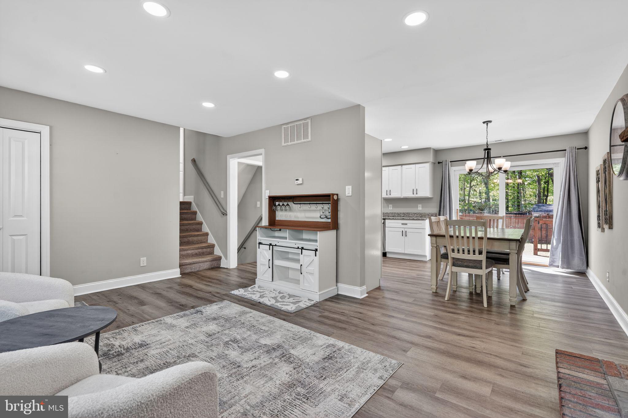 206 MAPLE DRIVE