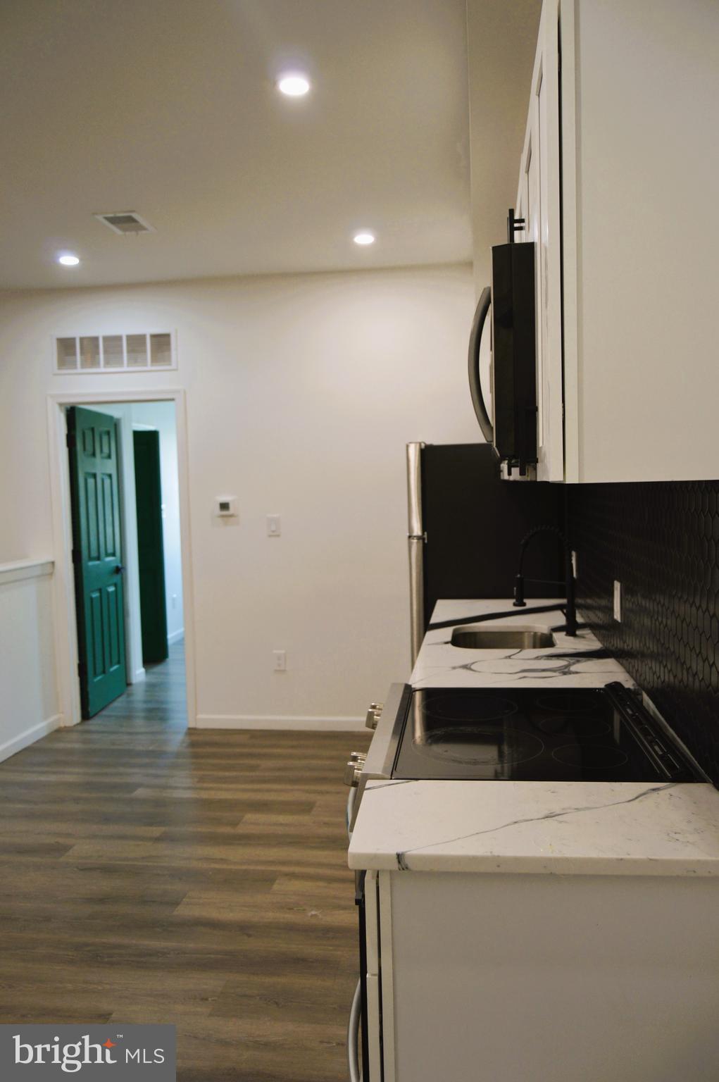 WEST OAK LANE - Residential Lease