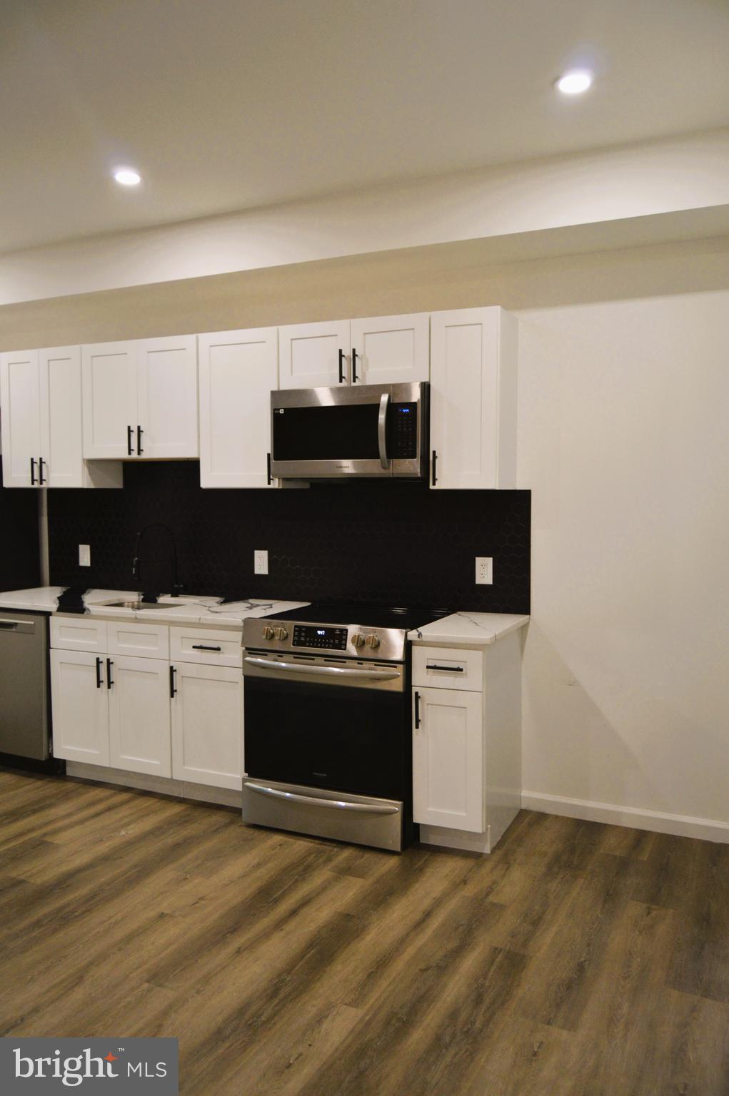 WEST OAK LANE - Residential Lease