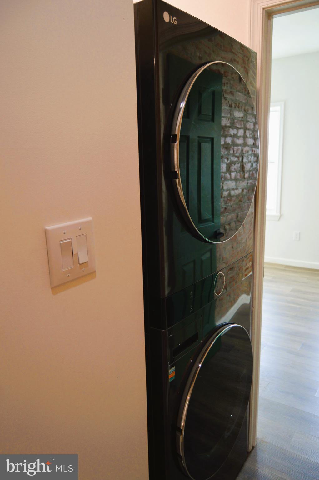 WEST OAK LANE - Residential Lease