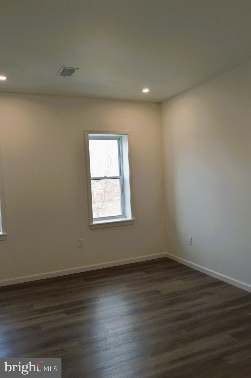 WEST OAK LANE - Residential Lease