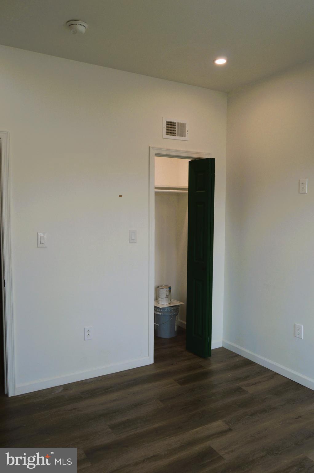 WEST OAK LANE - Residential Lease