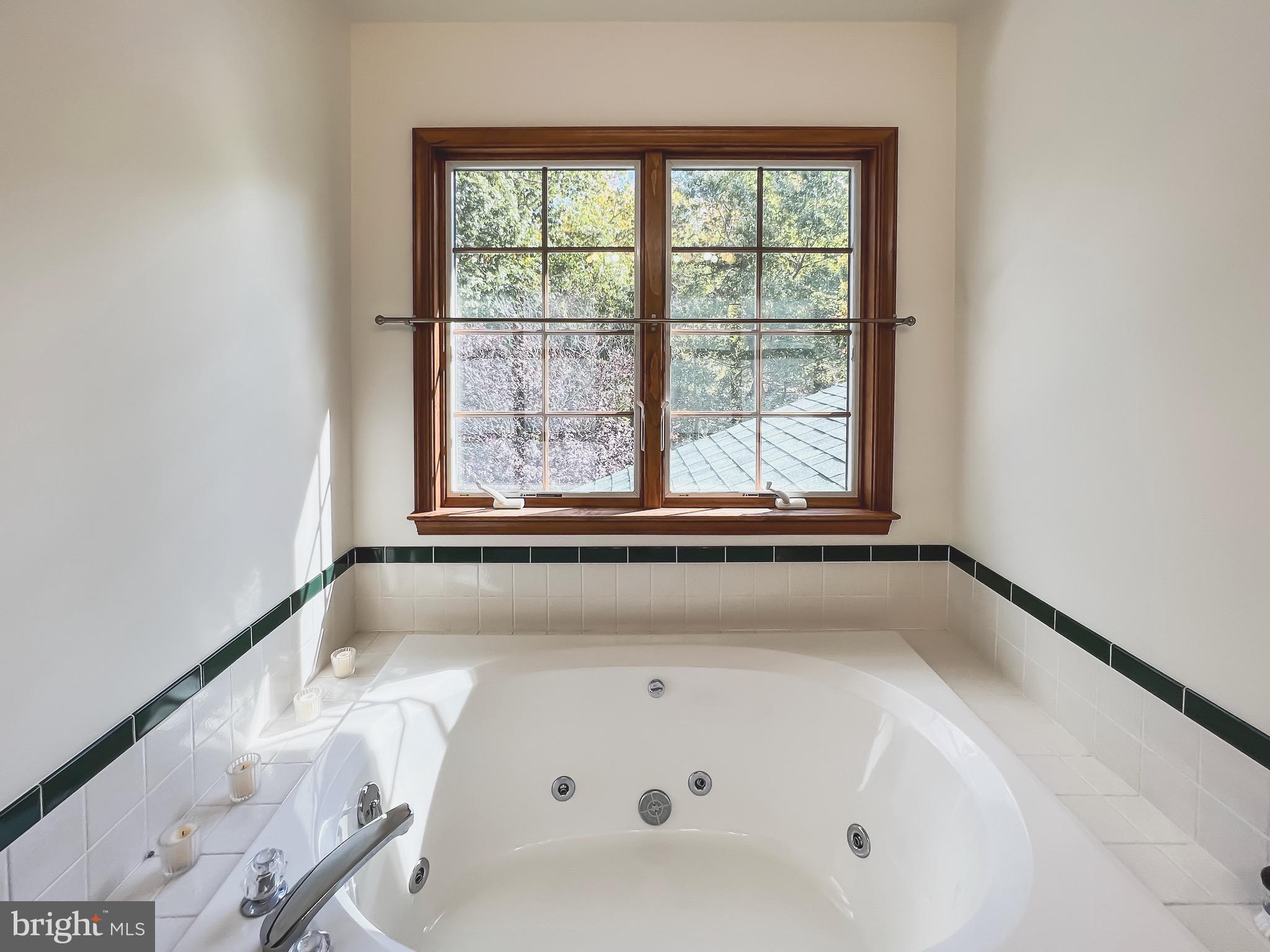 TOWN CREEK MANOR - Residential