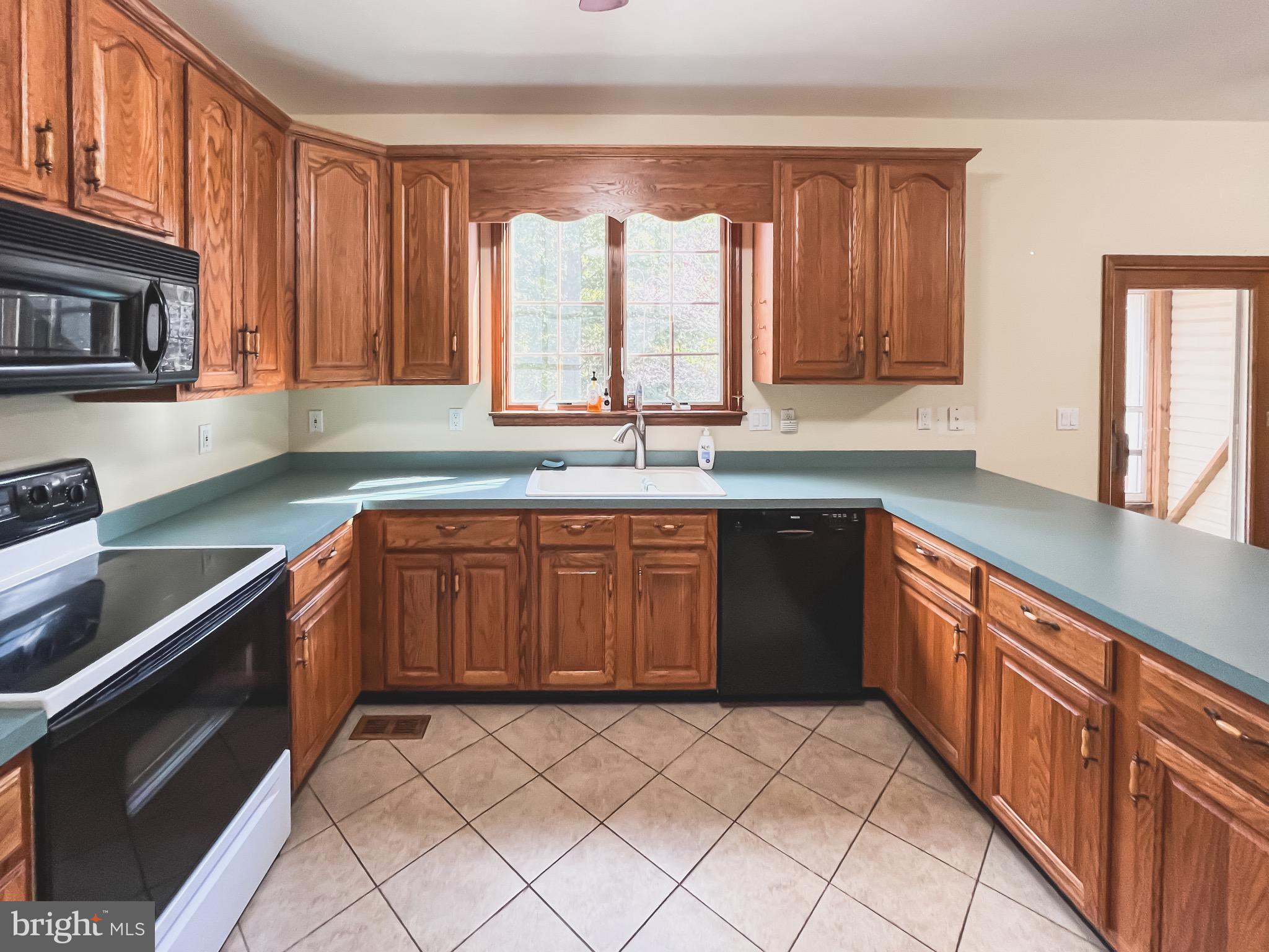 TOWN CREEK MANOR - Residential