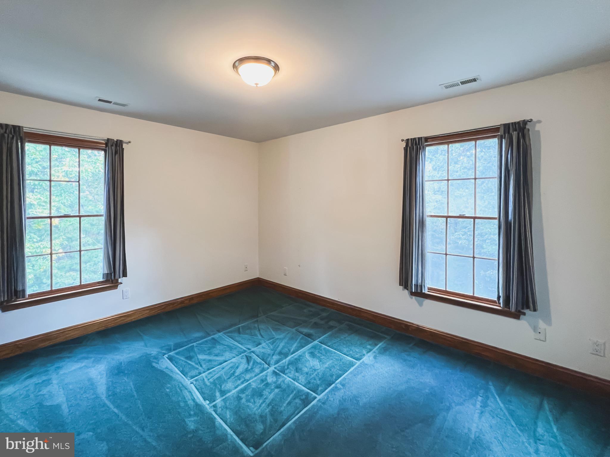 TOWN CREEK MANOR - Residential