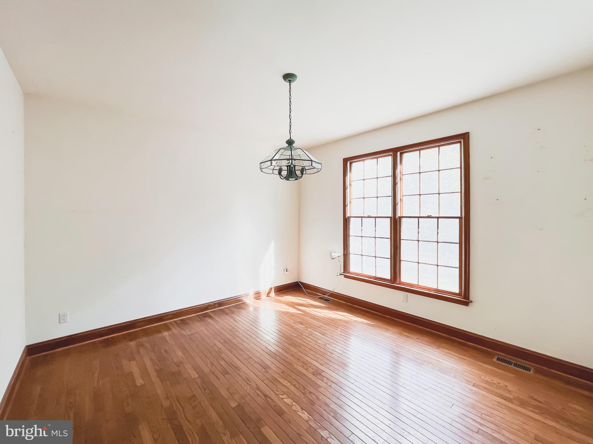 TOWN CREEK MANOR - Residential