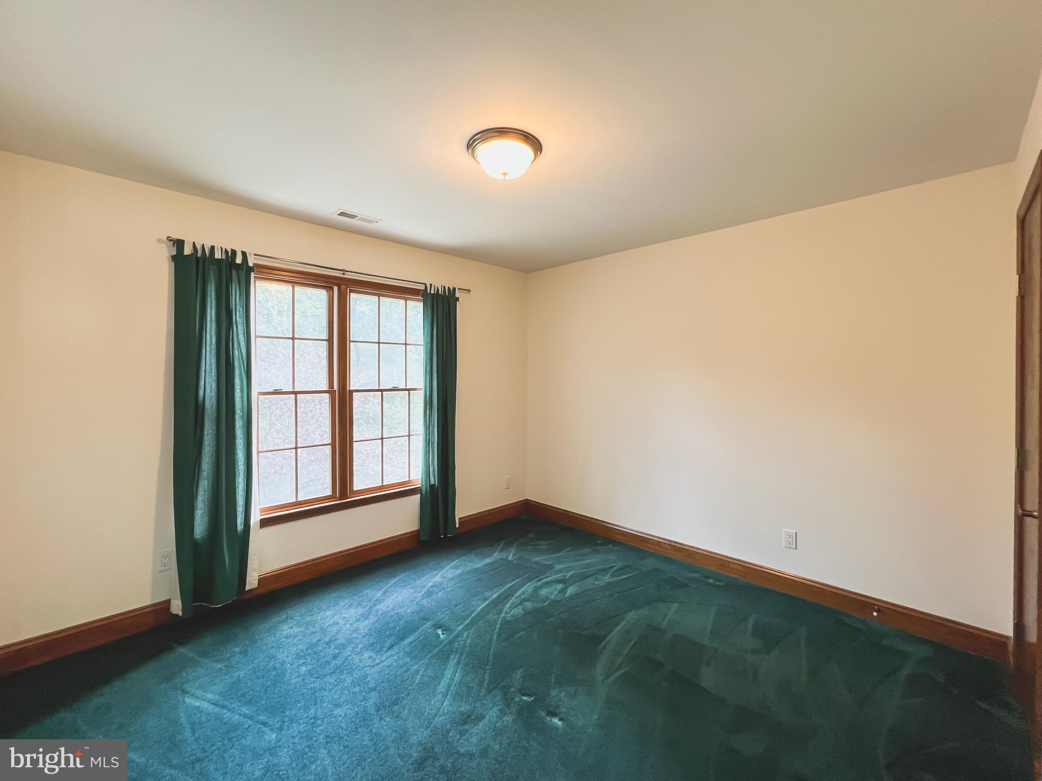 TOWN CREEK MANOR - Residential