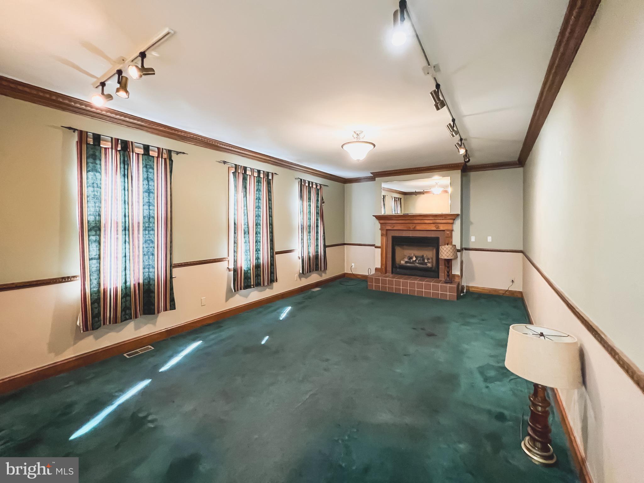 TOWN CREEK MANOR - Residential