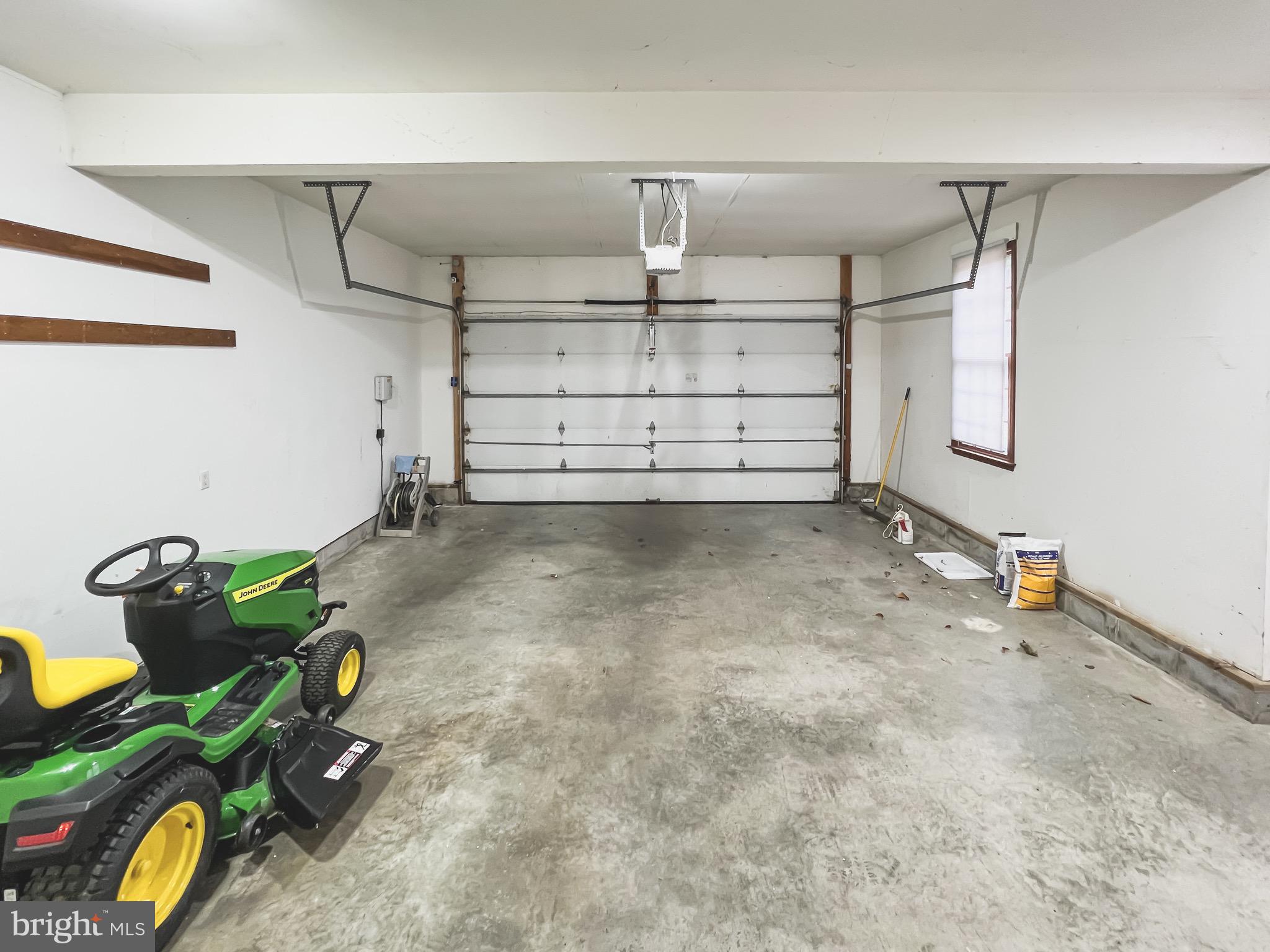 TOWN CREEK MANOR - Residential