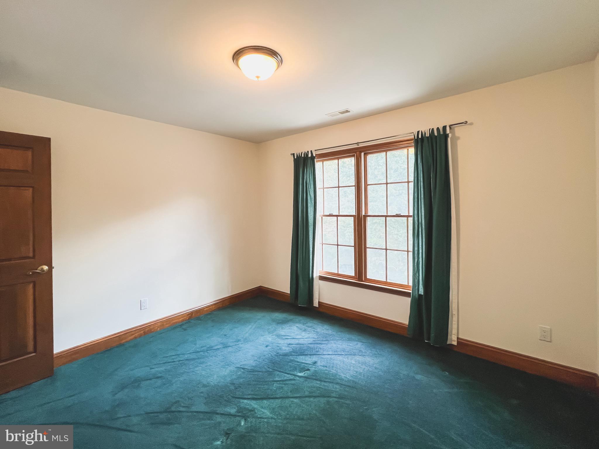 TOWN CREEK MANOR - Residential