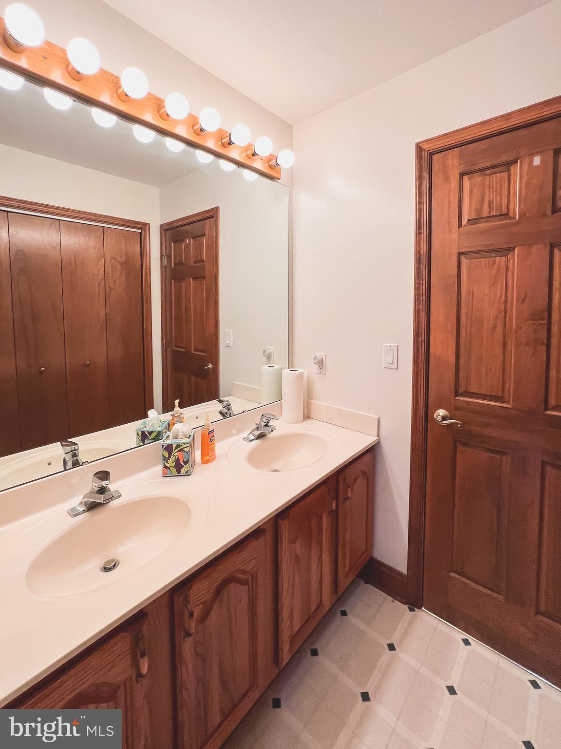 TOWN CREEK MANOR - Residential