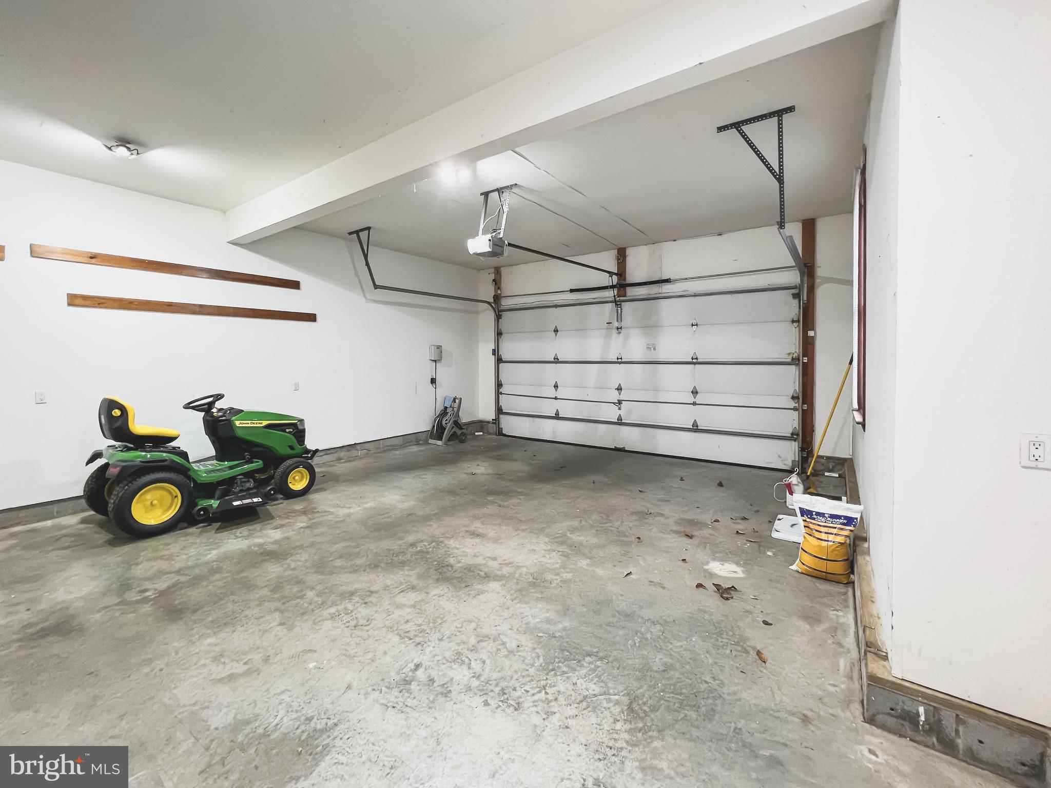 TOWN CREEK MANOR - Residential