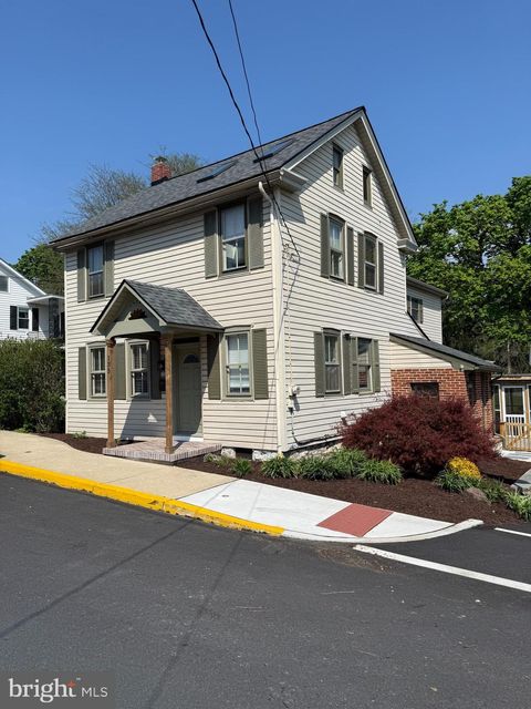 135 S CEDAR STREET LITITZ PA 17543