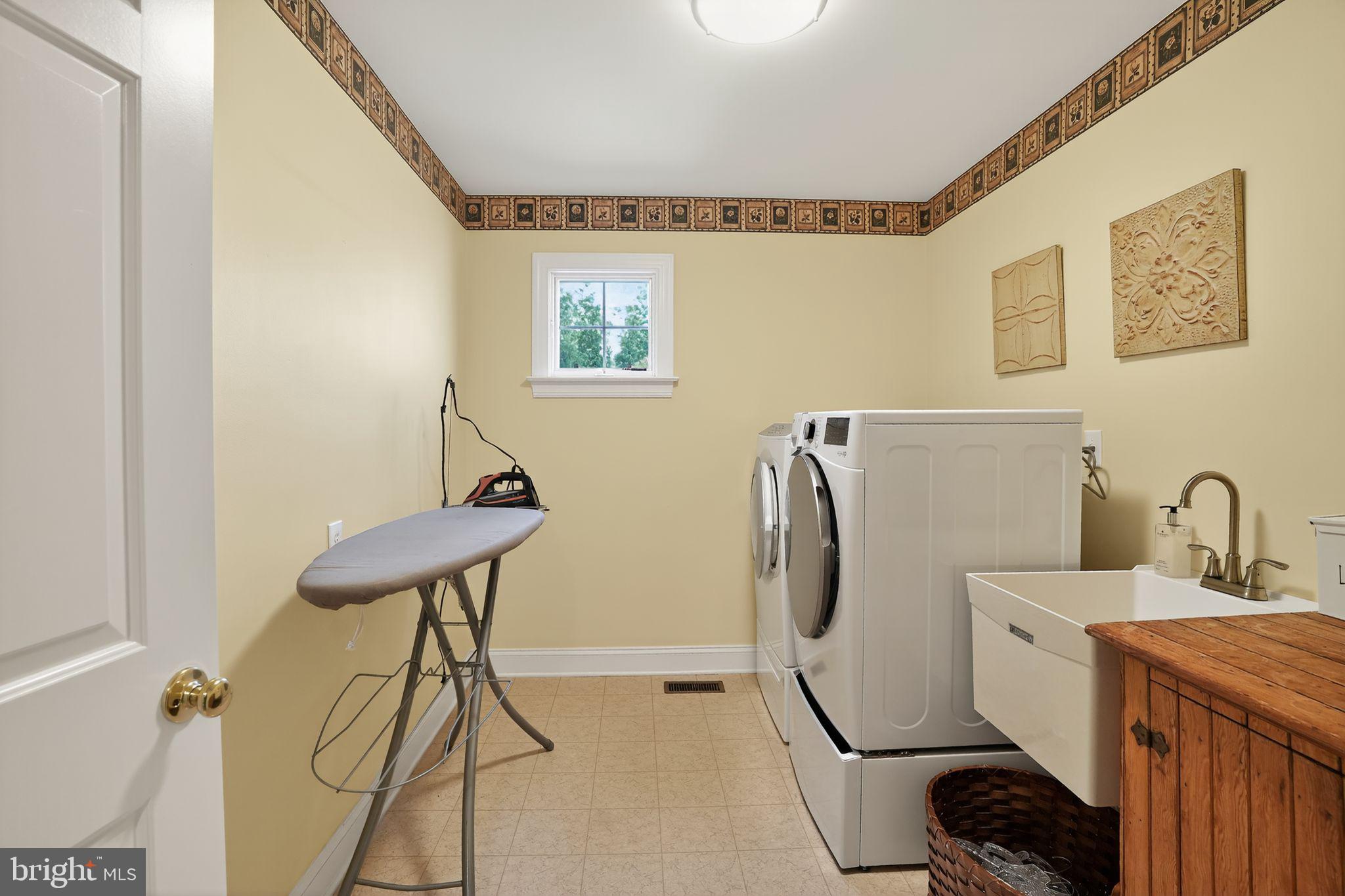 CHANTILLY FARM - Residential