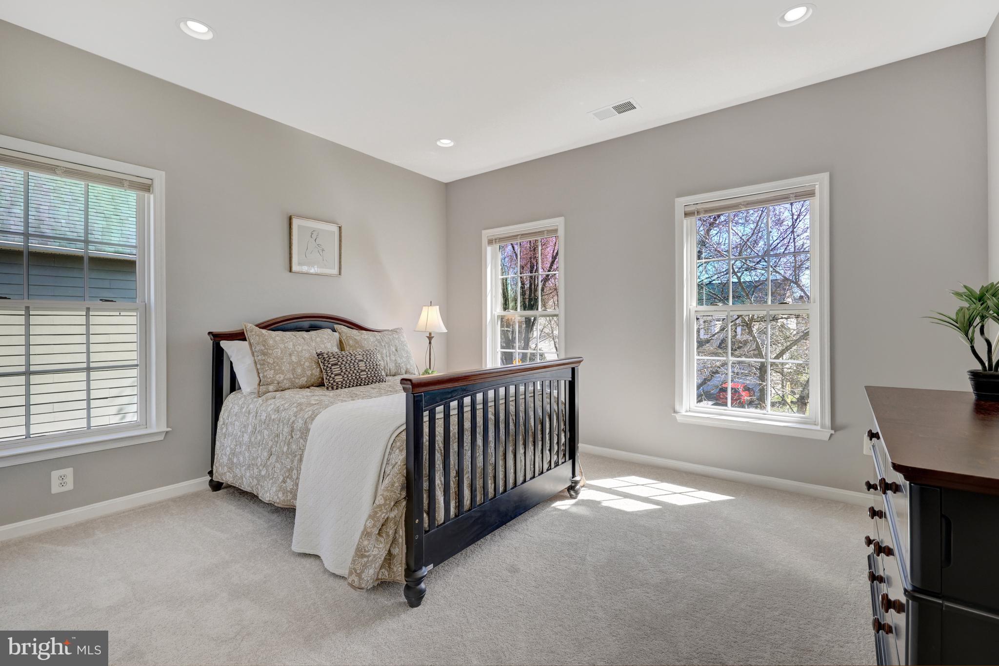 BROADLANDS SOUTH - Residential