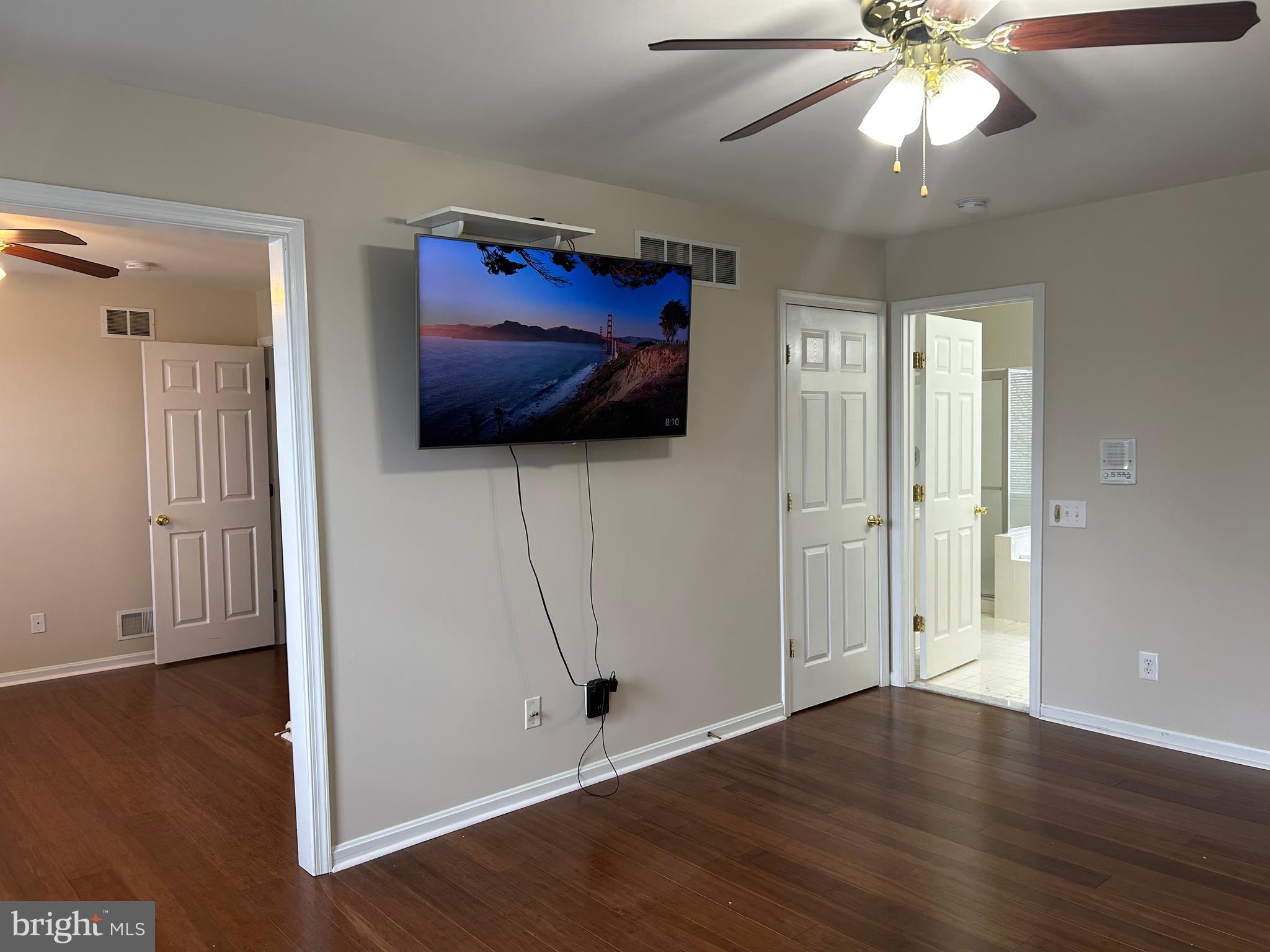 MIDDLE RUN CROSSIN - Residential