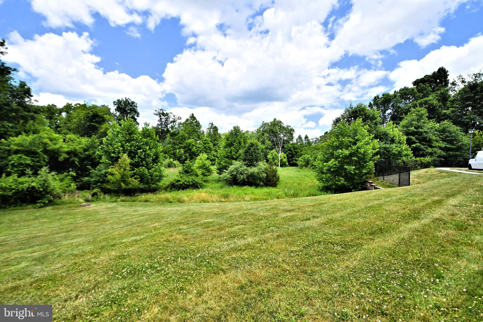 HAWTHORNE ESTATES - Residential