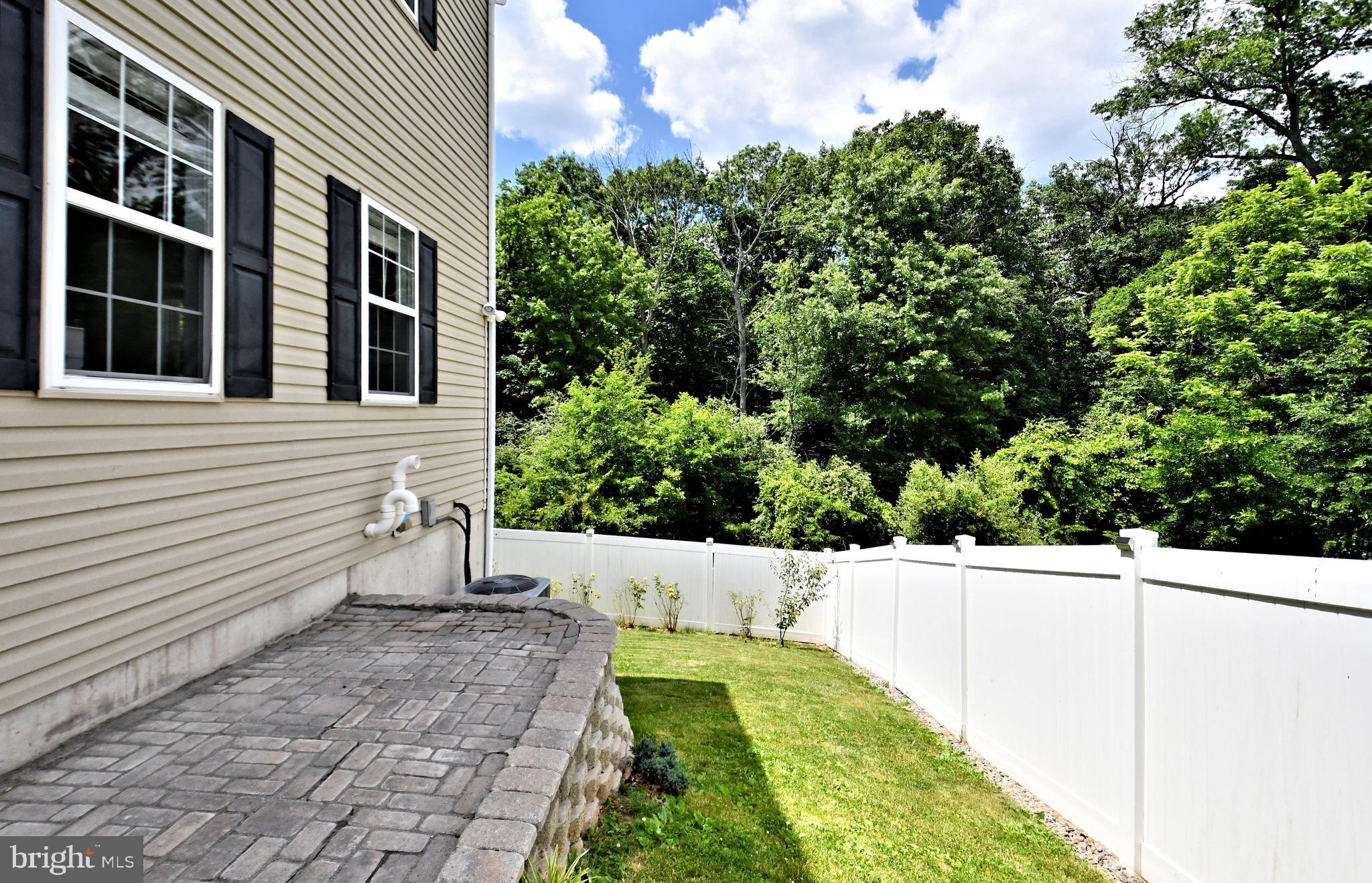 HAWTHORNE ESTATES - Residential