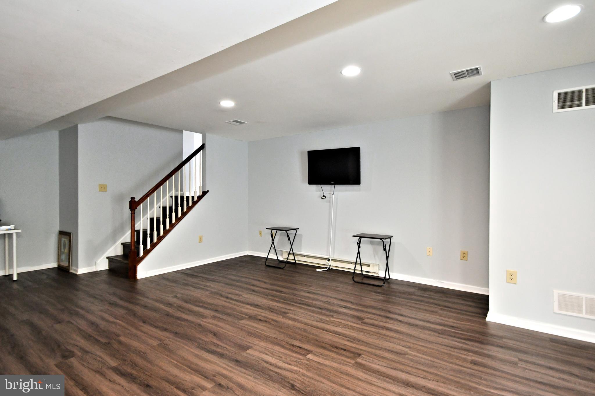 HAWTHORNE ESTATES - Residential