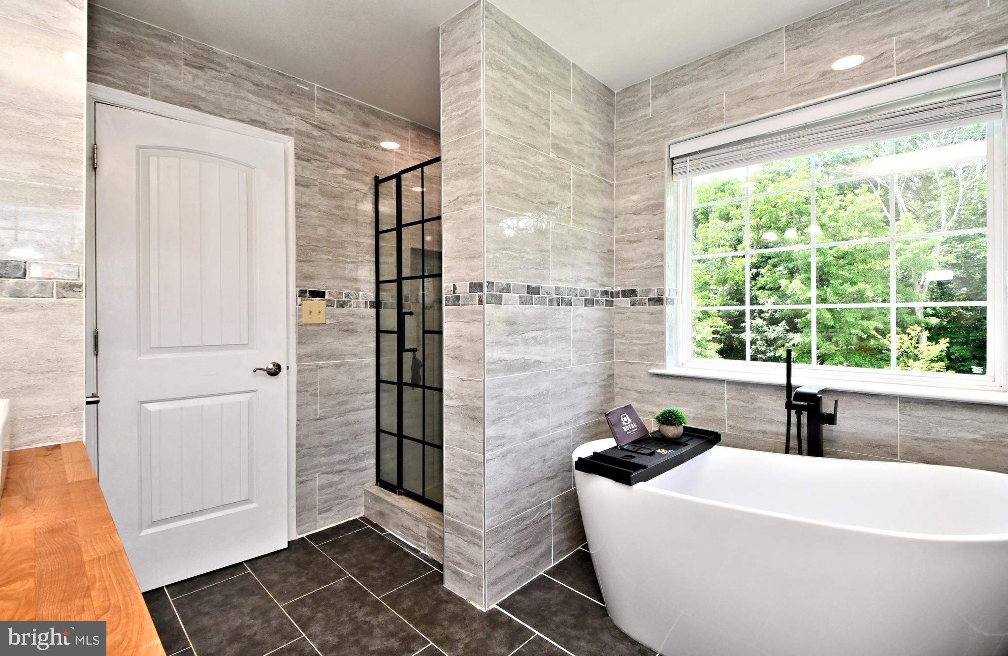 HAWTHORNE ESTATES - Residential