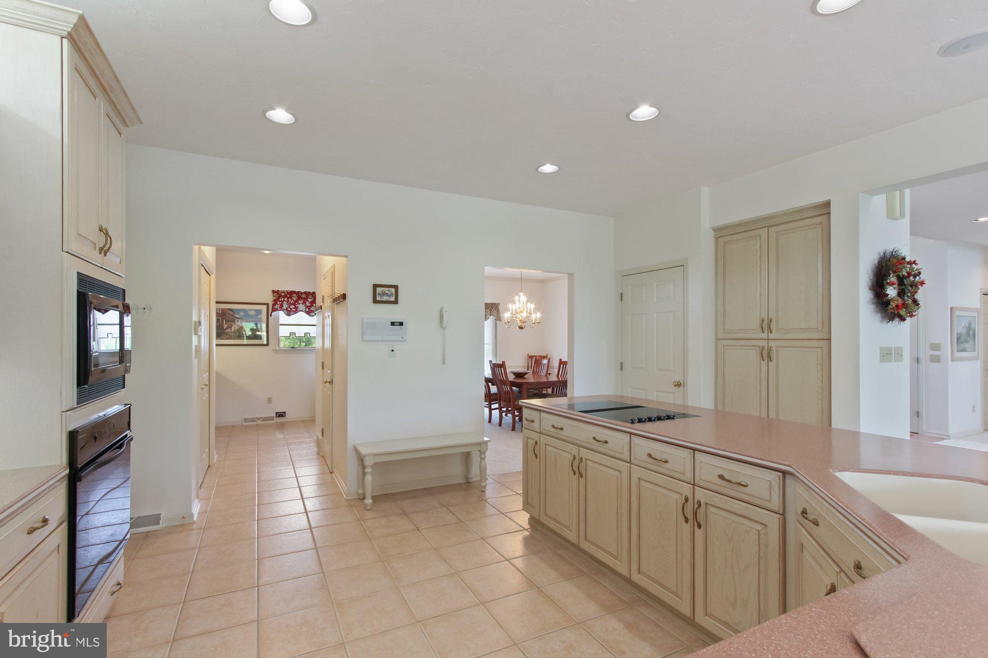 COUNTRY MANOR ESTATES - Residential