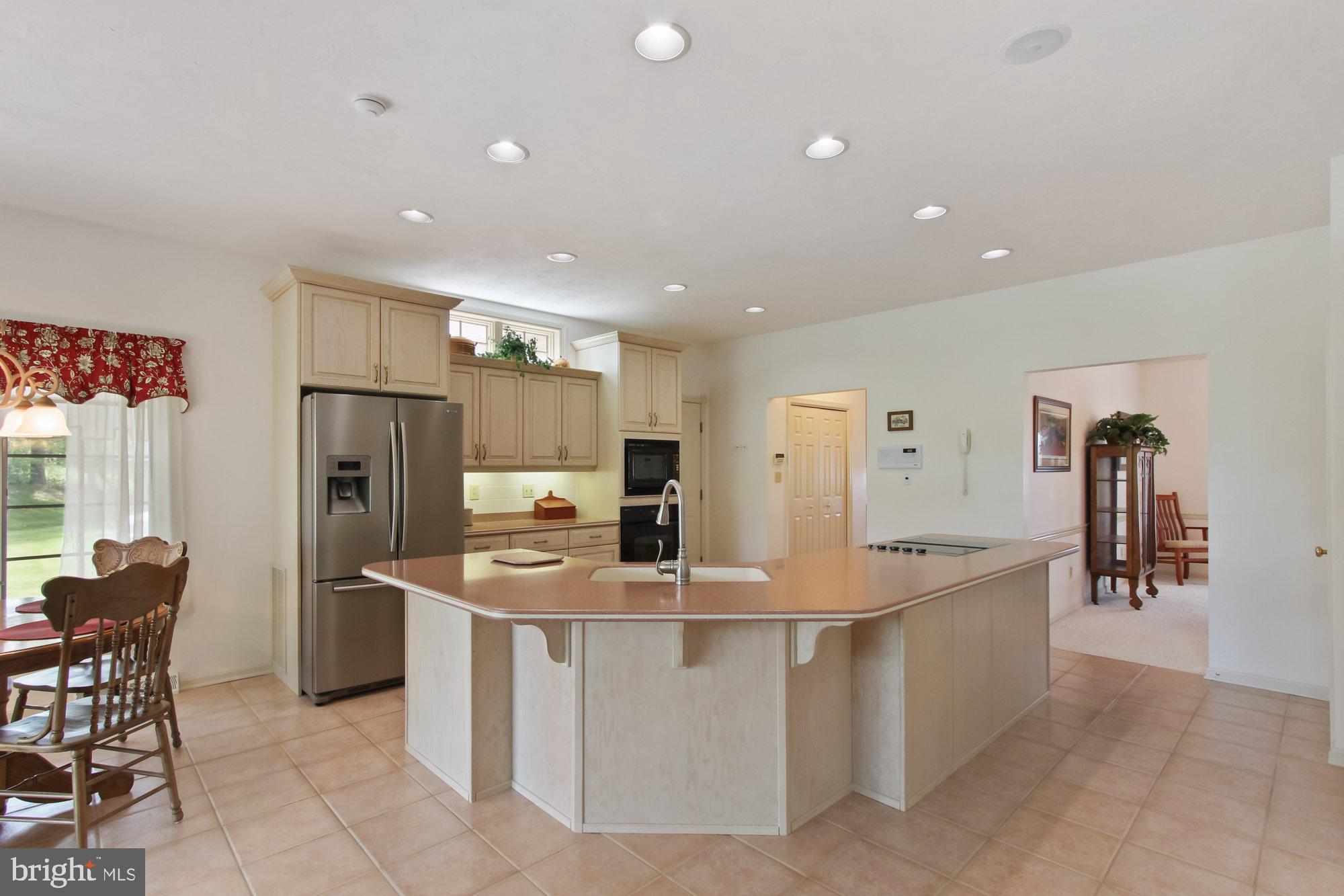 COUNTRY MANOR ESTATES - Residential