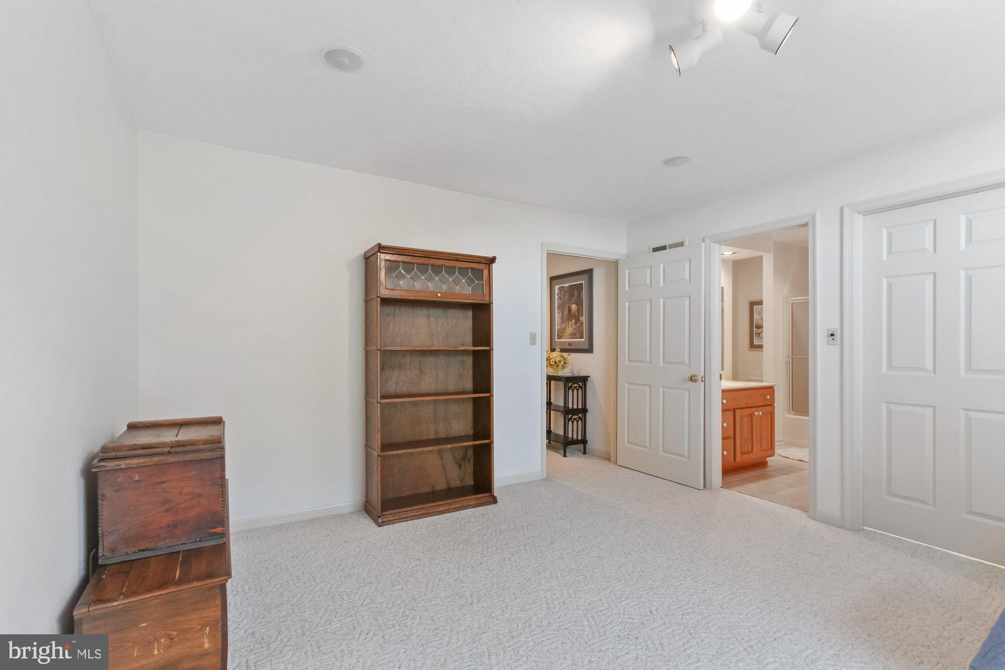 COUNTRY MANOR ESTATES - Residential