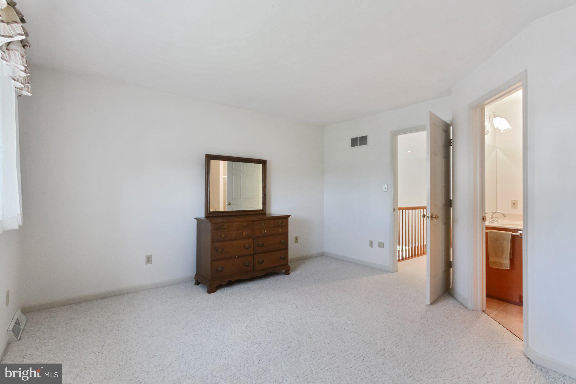 COUNTRY MANOR ESTATES - Residential
