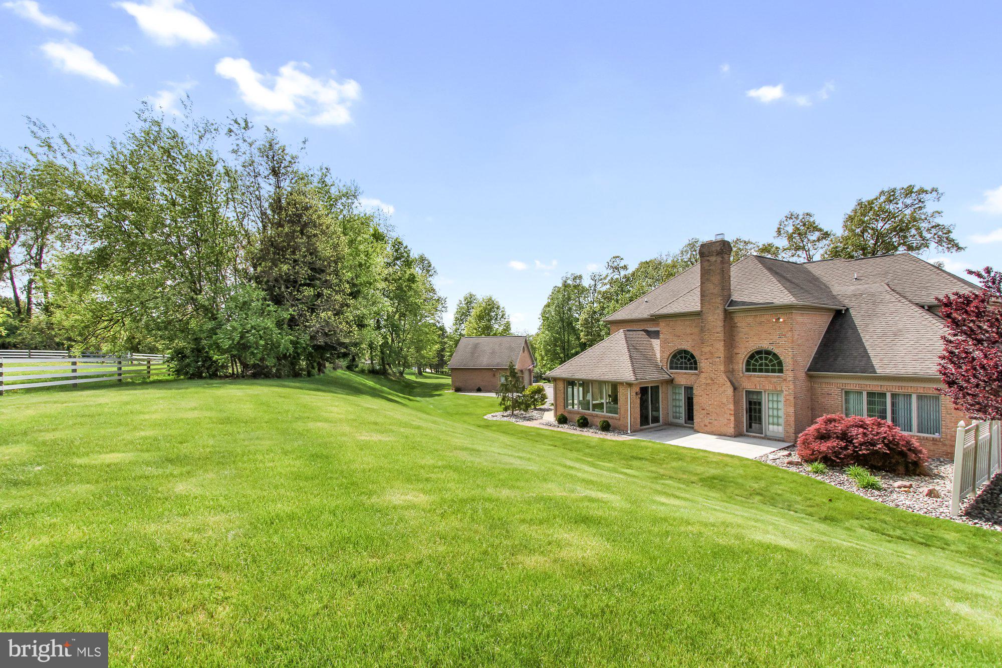 COUNTRY MANOR ESTATES - Residential