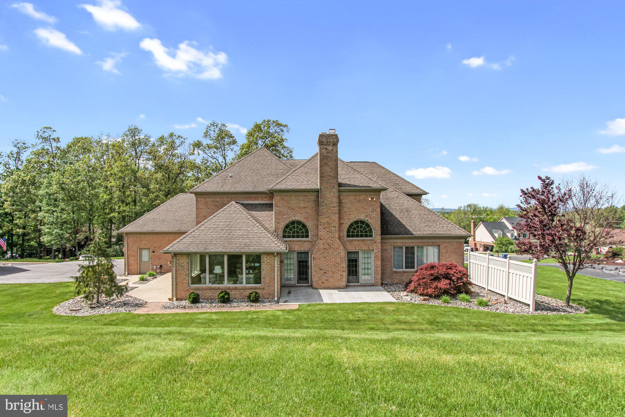 COUNTRY MANOR ESTATES - Residential